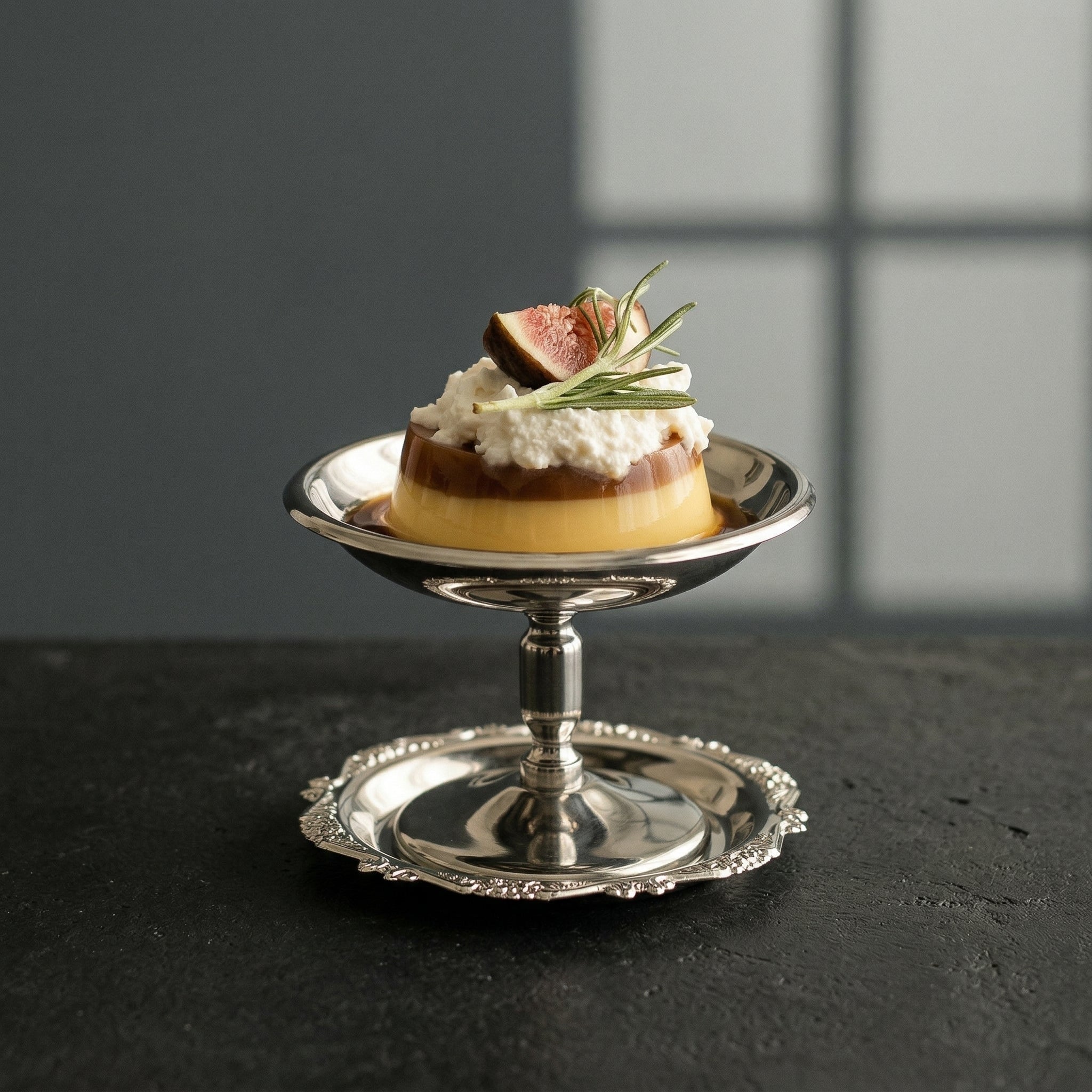 Argon Pedestal Dish