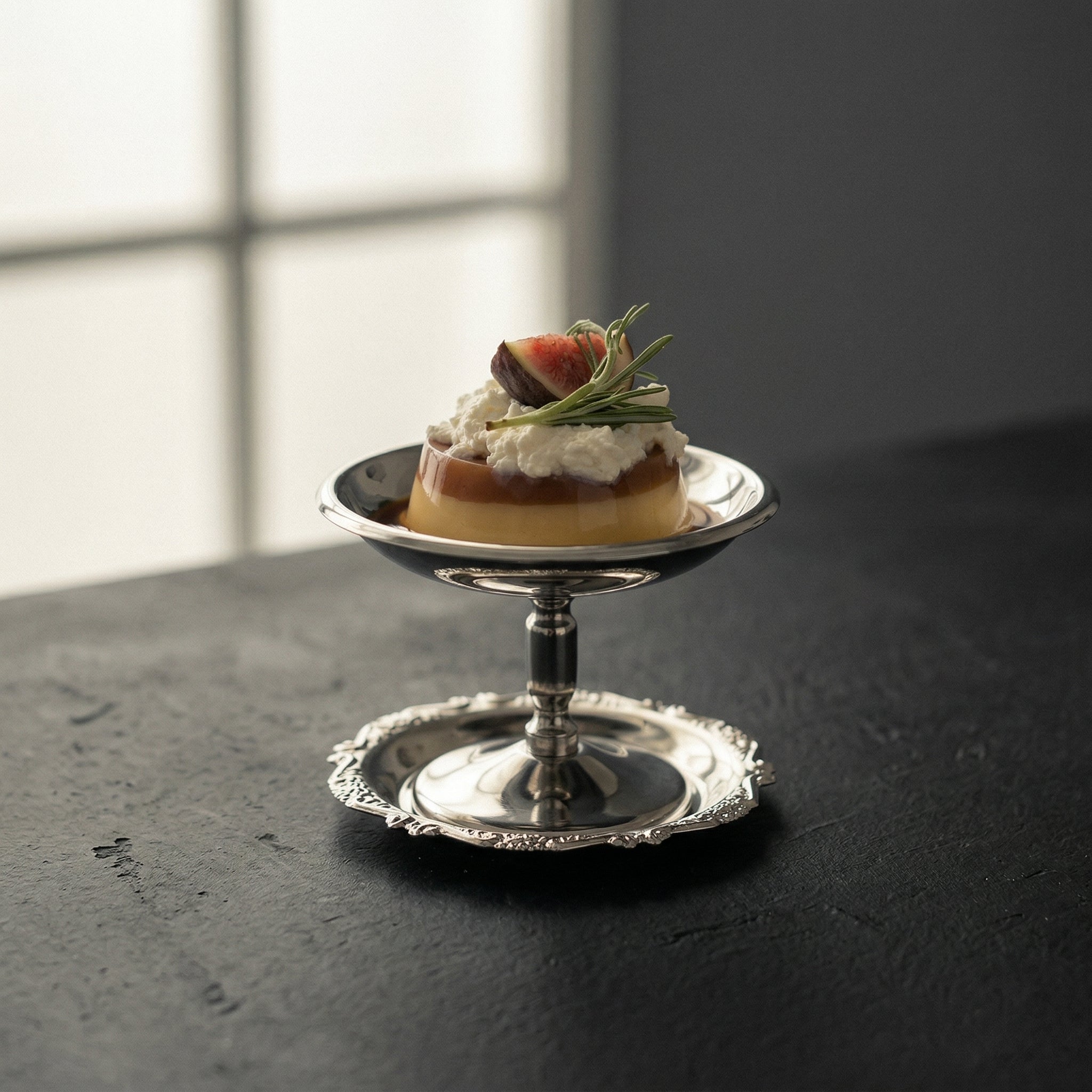 Argon Pedestal Dish