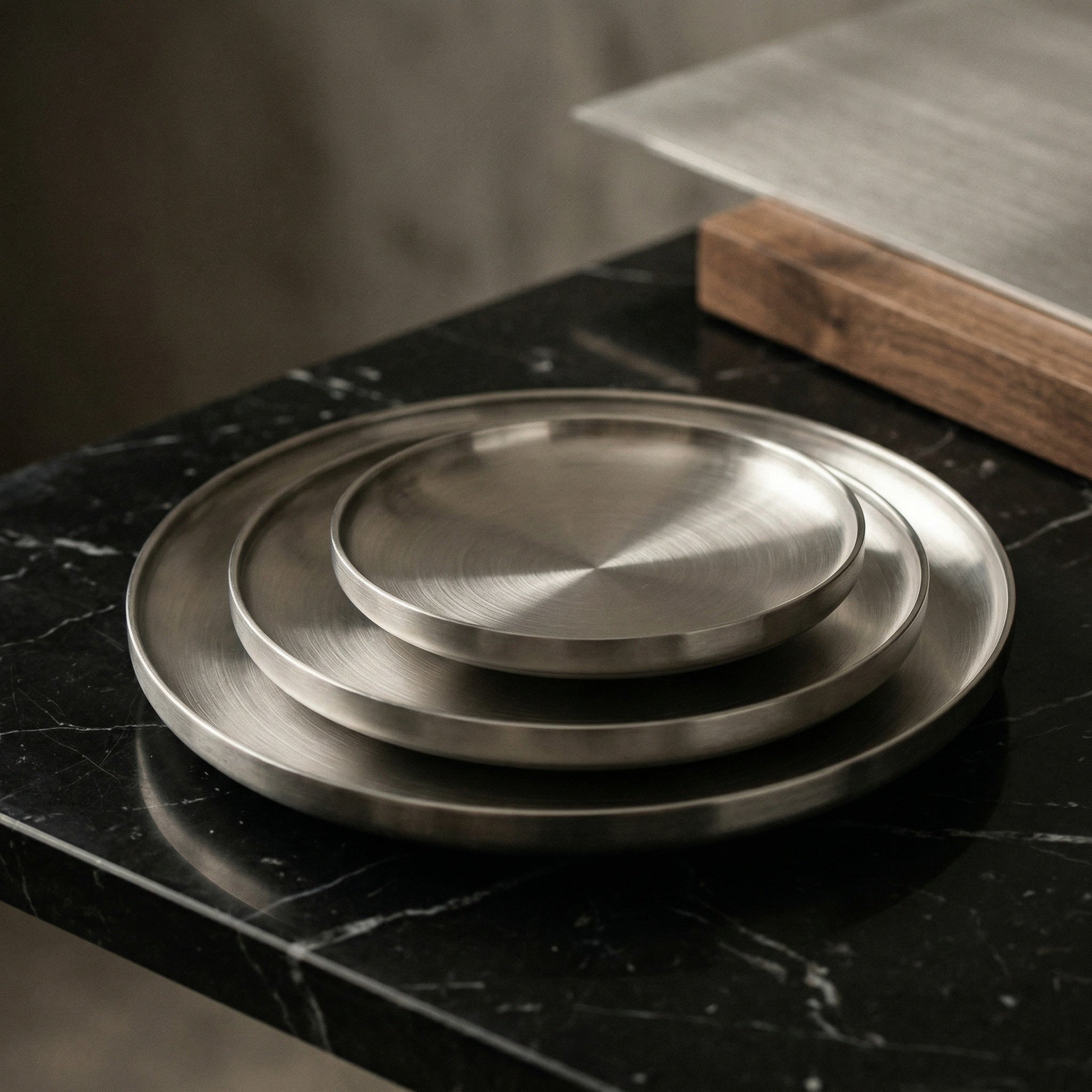 Argon Raised Plate